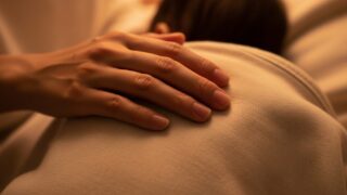 子供を寝かしつける手